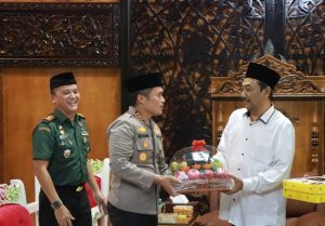 Kapolres Nganjuk bersama Dandim 0810 Nganjuk dan Kajari Nganjuk Jalin Silaturahmi Sambangi Beberapa Ponpes.