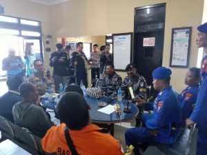 Polres Sumenep Bersama TNI AL dan Basarnas Berhasil Evakuasi 2 ABK Makmur Jaya di Perairan Pulau Giliraja