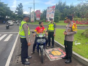 Kapolres AKBP Teguh Priyo Wasono Turun Langsung Awasi Arus Lalu Lintas