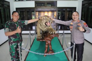 Perkuat Sinergitas TNI – Polri Kapolres Kediri Kota Kunjungi Markas Brigif 16 Wirayudha.