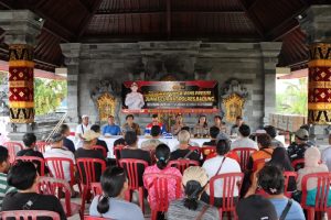 Kapolres AKBP Teguh Priyo Wasono Jumat Curhat di Desa Tibubeneng, Kuta Utara