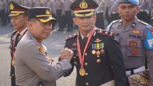 Upacara Pelantikan dan Serah Terima Jabatan Pejabat Utama dan Kapolsek Jajaran serta Pemberian Penghargaan kepada Anggota Polrestabes Surabaya yang Berprestasi