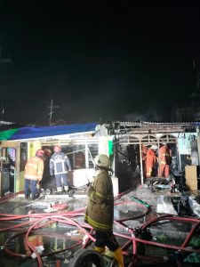 Kebakaran terjadi yang mengakibatkan 3 rumah habis terbakar
