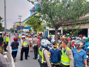 Terapkan Tilang Manual Pertama, Polisi di Surabaya Jaring Ratusan Pelanggar