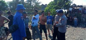 Satpol Airud Polres Jember Berhasil Selamatkan Dua Nelayan Dihantam Ombak, Dua Lainya Dalam Pencarian
