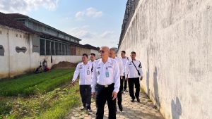 Deteksi Dini Gangguan Keamanan, Kalapas dan Jajaran Kamtib Lapas Pamekasan Lakukan Kontrol Branghang