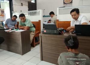 Curi Besi Pagar Bong Cina, Pria Asal Blitar Diamankan Polisi dan Warga