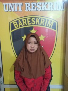 Emak-emak Gasak Kalung Emas Milik Anak Kecil di Pasar