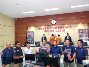 Tim siber subdit V Ditreskrimsus Polda Jatim berhasil mengukapkan perkara peretasan yang merugikan pemerintah dan pendidikan