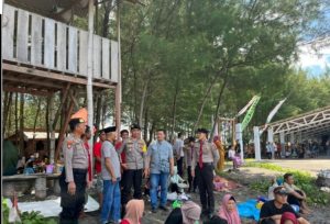 Libur Lebaran, Polisi Banyuwangi Siaga di Tempat Wisata Jamin Aman dan Nyaman Warga