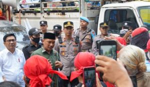 Polres Gresik Gelar Pengamanan Unjuk Rasa Buruh di Kantor DPRD Gresik