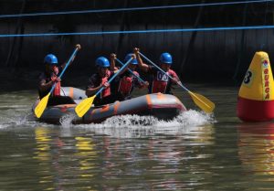 PULUHAN TIM BERTANDING DALAM KEJUARAAN OPEN DAYUNG PERAHU KARET PIALA WALI KOTA SURABAYA TAHUN 2023