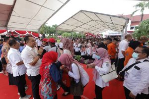38 RIBU PEGAWAI PEMKOT SURABAYA HALAL BI HALAL BARENG WALI KOTA ERI: YANG DATANG LUAR BIASA