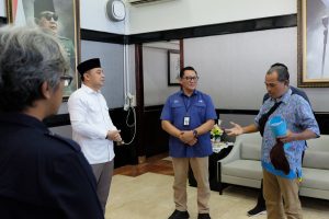 KADO HJKS KE-730, BEGANDRING SOERABAIA LUNCURKAN BUKU MENEROPONG SEJARAH SURABAYA DARI SUNGAI KALIMAS