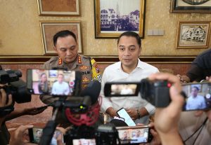 WALI KOTA ERI BERI KEPASTIAN KORBAN KEBAKARAN DI SAMBIKEREP TERCOVER BIAYA PENGOBATAN