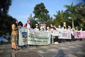 CEGAH KEKERASAN TERHADAP ANAK, PEMKOT DAN POLRESTABES SURABAYA SOSIALISASI HINGGA BALAI RW
