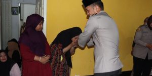 Beri Penghormatan Terakhir, Kapolres Sampang Hadiri Pemakaman Almarhum Aiptu Bustomi