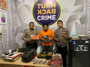 Polisi Gresik Ringkus Pelaku Pembobolan Toko Batik di Cerme
