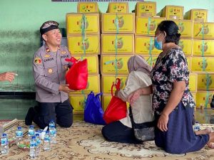 Ibu Naniek : Terima kasih Pak Polisi, sudah menjaga kami