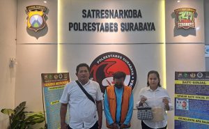 Satresnarkoba Polrestabes Surabaya, amankan Tukang Parkir Yang Nyambi jual Sabu