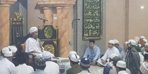Kapolres Sumenep menghadiri acara pengajian umum KH. Chusnul Hidayat