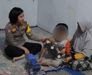 Polisi RW Polres Malang Peduli Sambangi Warga Penyandang Disabilitas di Hari Bhayangkara ke -77