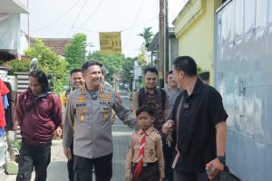 Hari Bhayangkara ke -77, Polresta Malang Kota Bedah 3 Rumah Warga di Sukun