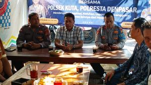 Dengarkan Aspirasi Komunitas Catur Polsek Kuta Hadir Dalam Program Prioritas Jumat Curhat