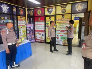 Kapolres AKBP Teguh Priyo Wasono Cek Pelayanan Publik di Ruang SPKT Dan SIM