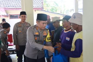 Jum’at Curhat, Polres Nganjuk Bagikan Puluhan Paket Sembak