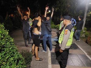 Lagi Ditemukan Pembawa Sajam Dilapangan Puputan Badung Saat Polsek Denpasar Barat Patroli Malam Minggu