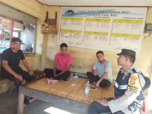 Cegah rebutan penumpang, bhabinkamtibmas desa Pecatu sambangi pangkalan uluwatu taxi