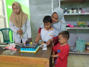 Sekolah MI Kurnia Ilmu memberikan fasilitas acara ulang tahun kepada Reihan