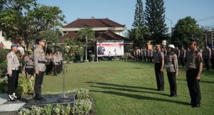 Tiga Personel Polresta Denpasar Terima Kenaikan Pangkat Perwira Pengabdian