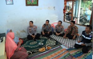 Polres Gresik Door to Door Dengar Keluhan Warga Suci Kecamatan Manyar