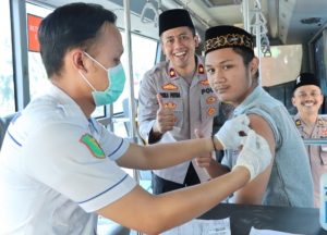 Peringati HUT Bhayangkara ke77 Polres Gresik Lakukan Pelayanan kesehatan Gratis
