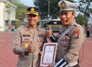 Polres Gresik Beri Penghargaan 43 Anggota Berprestasi