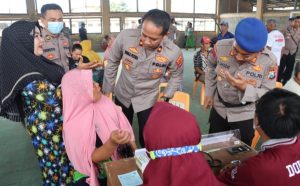Jelang HUT Bhayangkara ke-77,Polres Gresik Gelar Baksos Kesehatan di Pesisir Gresik