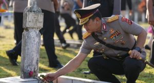 Peringati Hari Bhayangkara Ke-77, Kapolda Bali Tabur Bunga di TMP Pancaka Tirta