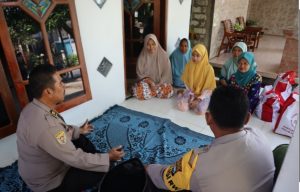 Polres Gresik Dengar Keluhan Warga Secara Door to Door