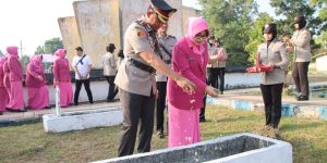 Kenang Jasa Para Pahlawan, Kapolres Bangkalan Pimpin Upacara Ziarah di Taman Makam Pahlawan