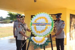 Peringati HUT Bhayangkara Ke-77, Polres Sumenep Ziarah Rombongan Dan Tabur Bunga Ke TMP Jokotole