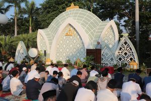 SHALAT IDUL ADHA DI TAMAN SURYA, WALI KOTA ERI CAHYADI: INI MOMENTUM UNTUK BERBAGI!