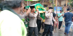 Polres Sampang Berduka, Kapolres Sampang Takziah Kerumah Duka Alm. Aiptu Amru Arief