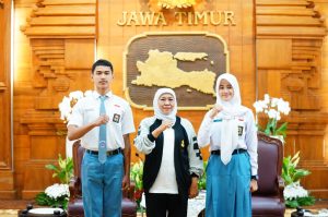 Gubernur Khofifah Beri Semangat Dua Paskibraka Nasional Asal Jatim yang Akan Bertugas di Istana Negara