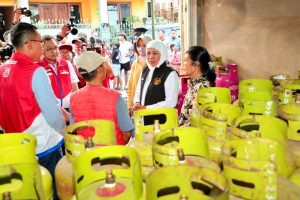Gubernur Khofifah Pastikan Stok LPG 3 Kg di Kota Batu Aman
