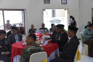 Bupati Berikan Penghargaan Kepada Kapolres Bondowoso atas prestasinya dalam penanganan TPPO