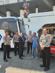 Program 77 SIM gratis bagi Mlijo (Pedagang Sayur Keliling) Dalam rangka HUT Bhayangkara ke-77