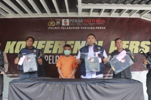 Polres Pelabuhan Tanjung Perak Amankan Tersangka Penusukan Adik Kandung 