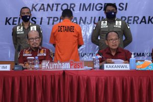 Sering Mabuk-mabukan dan Meresahkan Warga, WN Malaysia Ditangkap Imigrasi Tanjung Perak